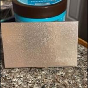 Maskcara/ Seint pallets